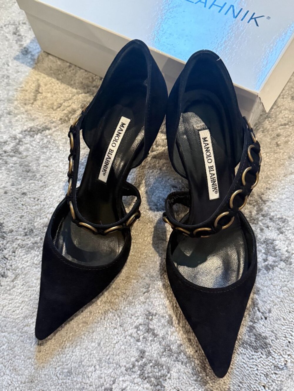 Beautiful Manolo Blahnik Heels in Black Suede - Picture 2 of 12